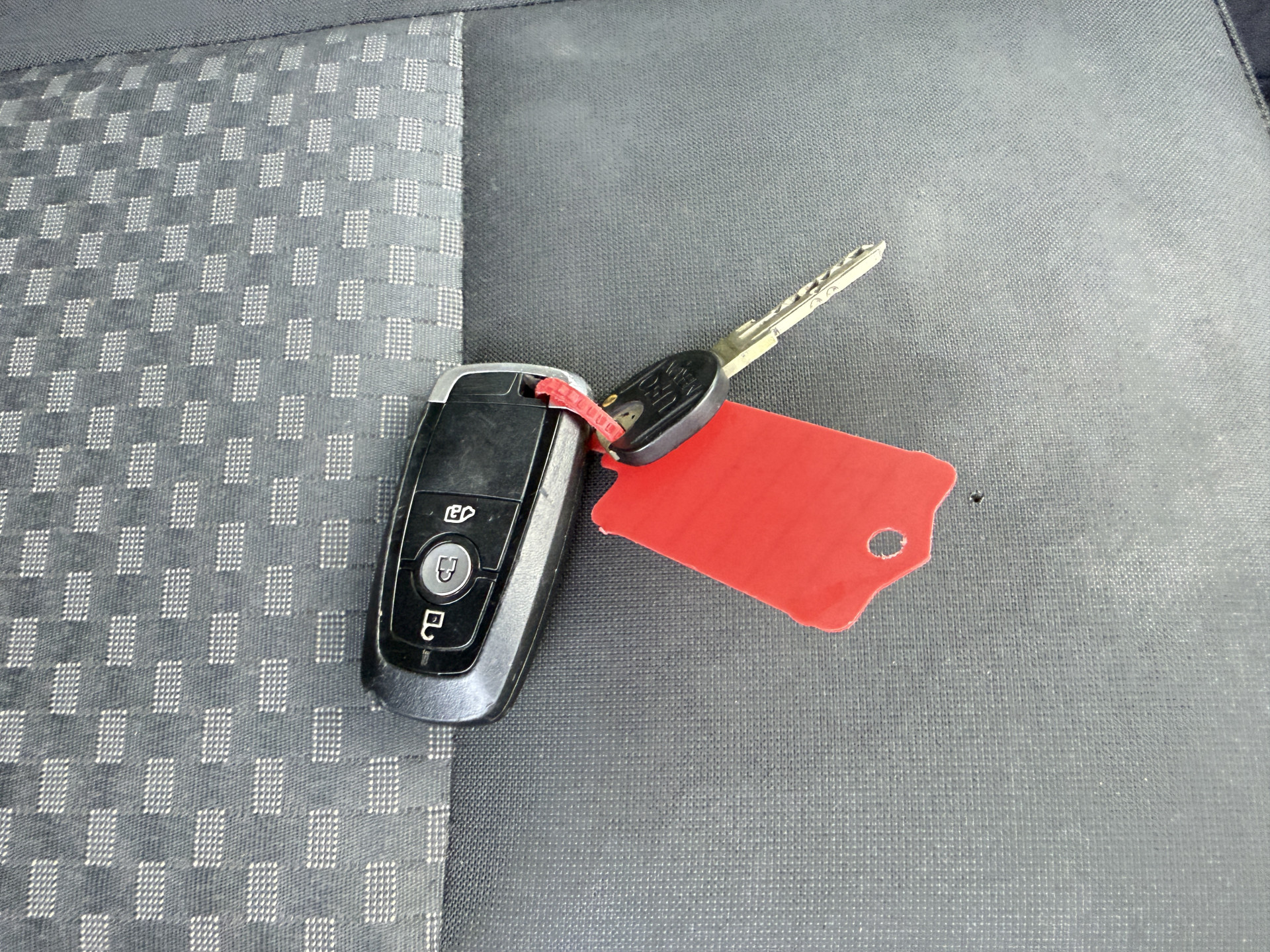 Ford E-Transit 68kWh 184PK: foto 32