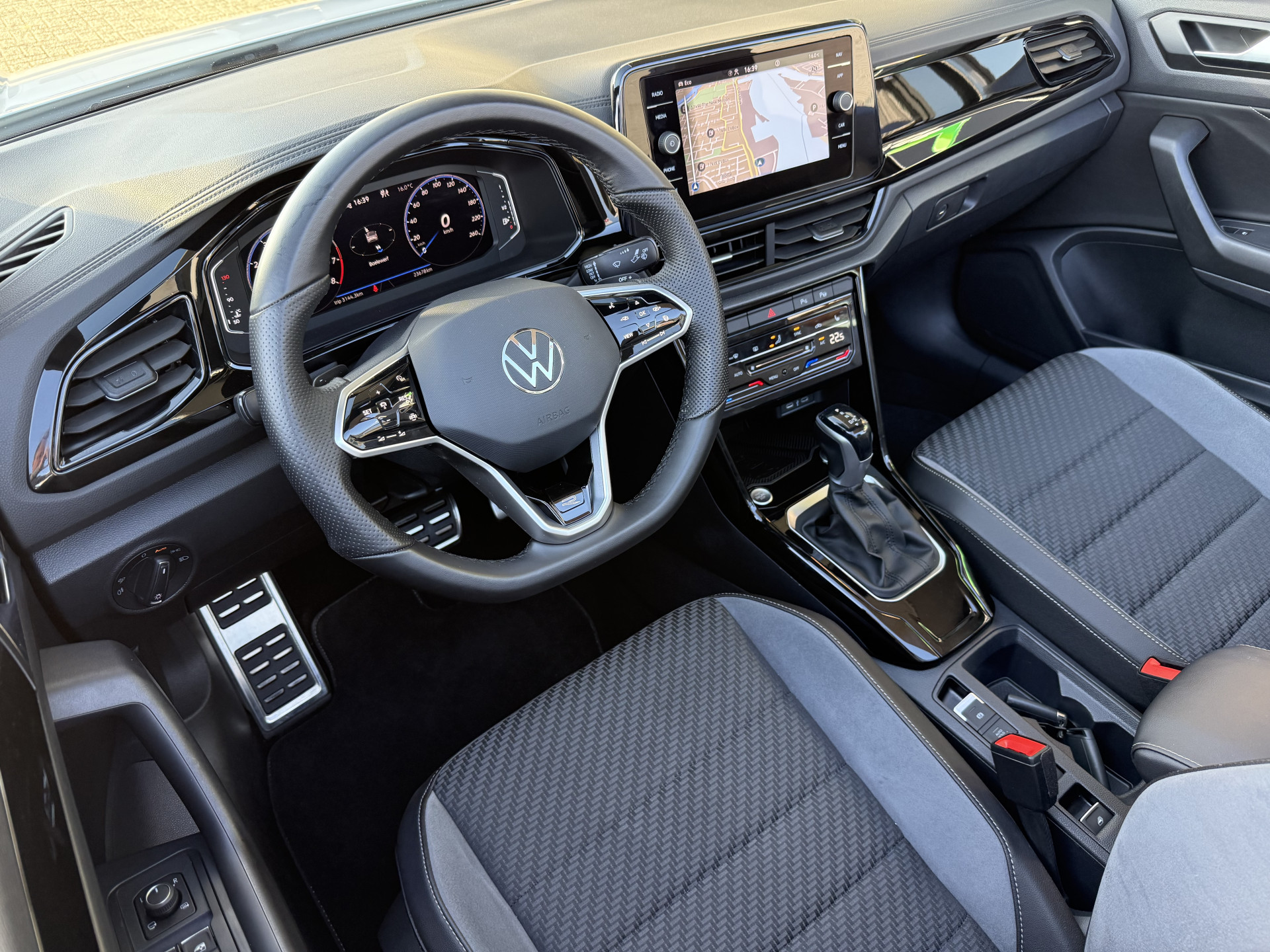 Volkswagen T-Roc Cabrio 1.5 TSI R-Line: foto 22