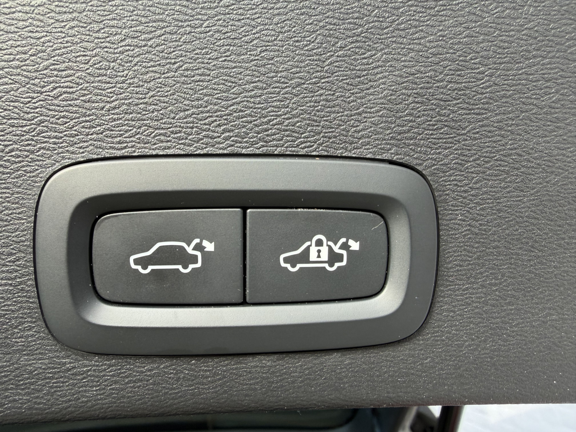 Volvo XC40 1.5 T4 Recharge Plus Dark Harman/kardon Achteruitrijcamera: foto 28