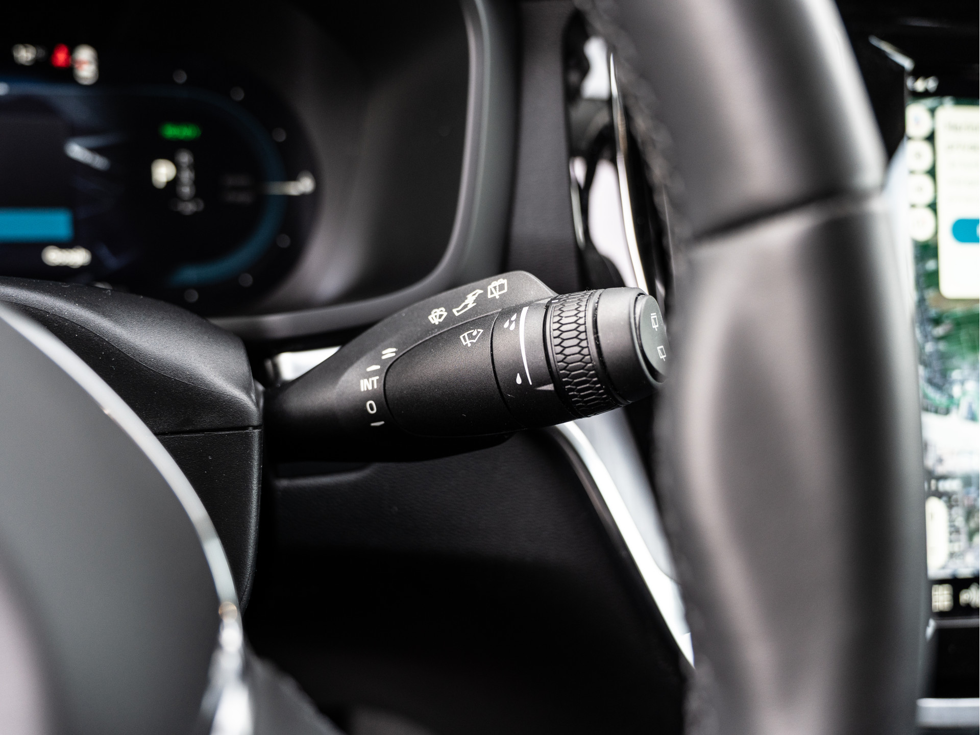 Volvo V60 2.0 T6 Plug-in hybrid AWD Core Bright: foto 35