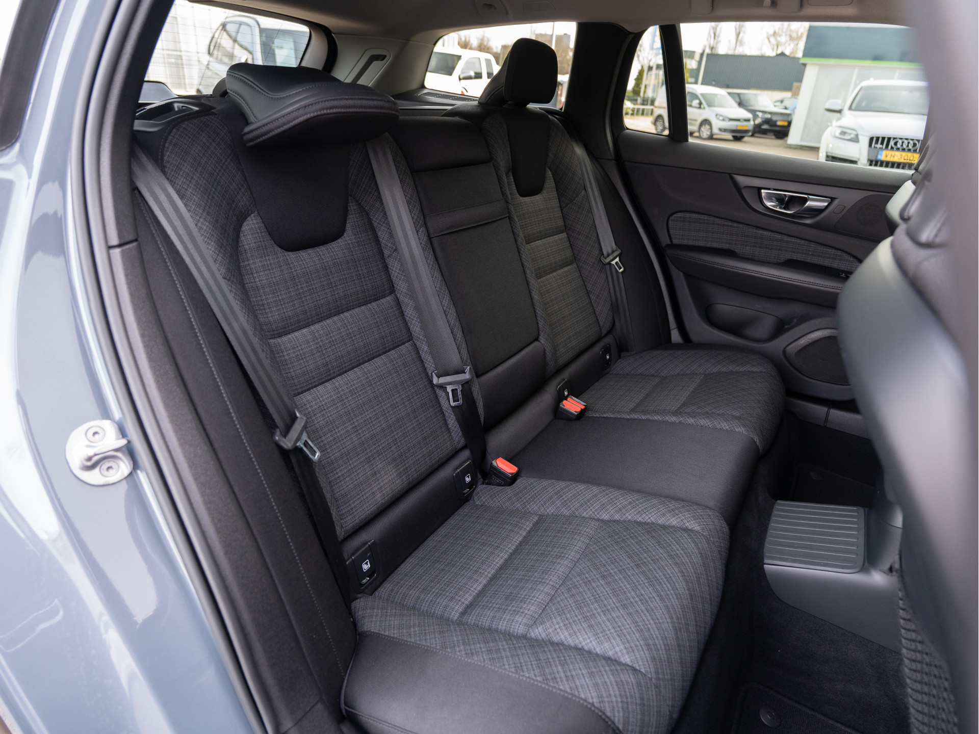 Volvo V60 2.0 T6 Plug-in hybrid AWD Core Bright: foto 38