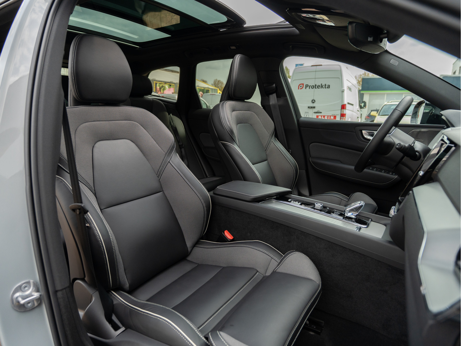 Volvo XC60 2.0 T6 Plug-in hybrid AWD Plus Dark: foto 40