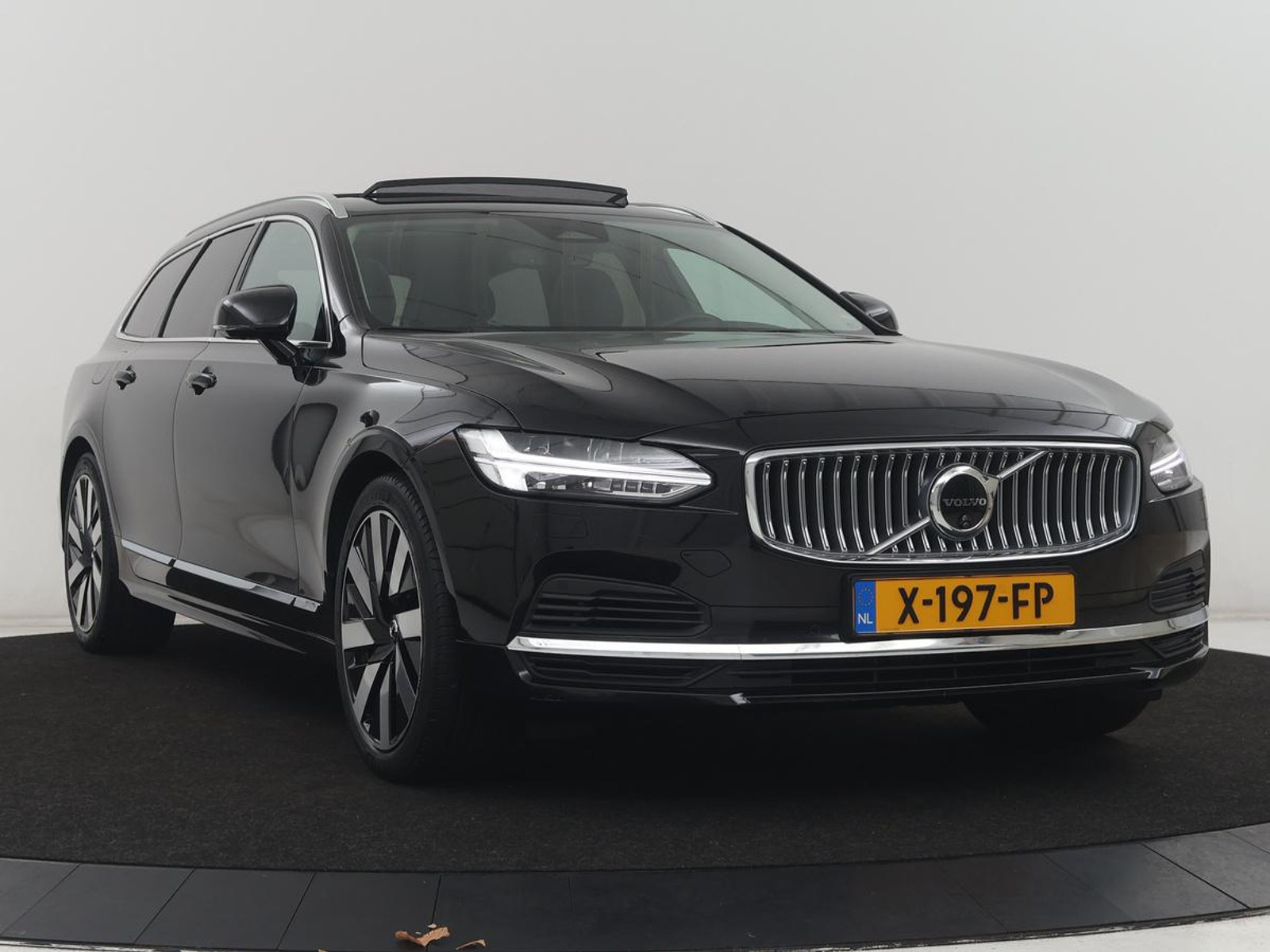 Volvo V90 2.0 T8 Plug-in hybrid AWD Plus Bright | SOH 97,1 | Panoramadak | Leder |: foto 43