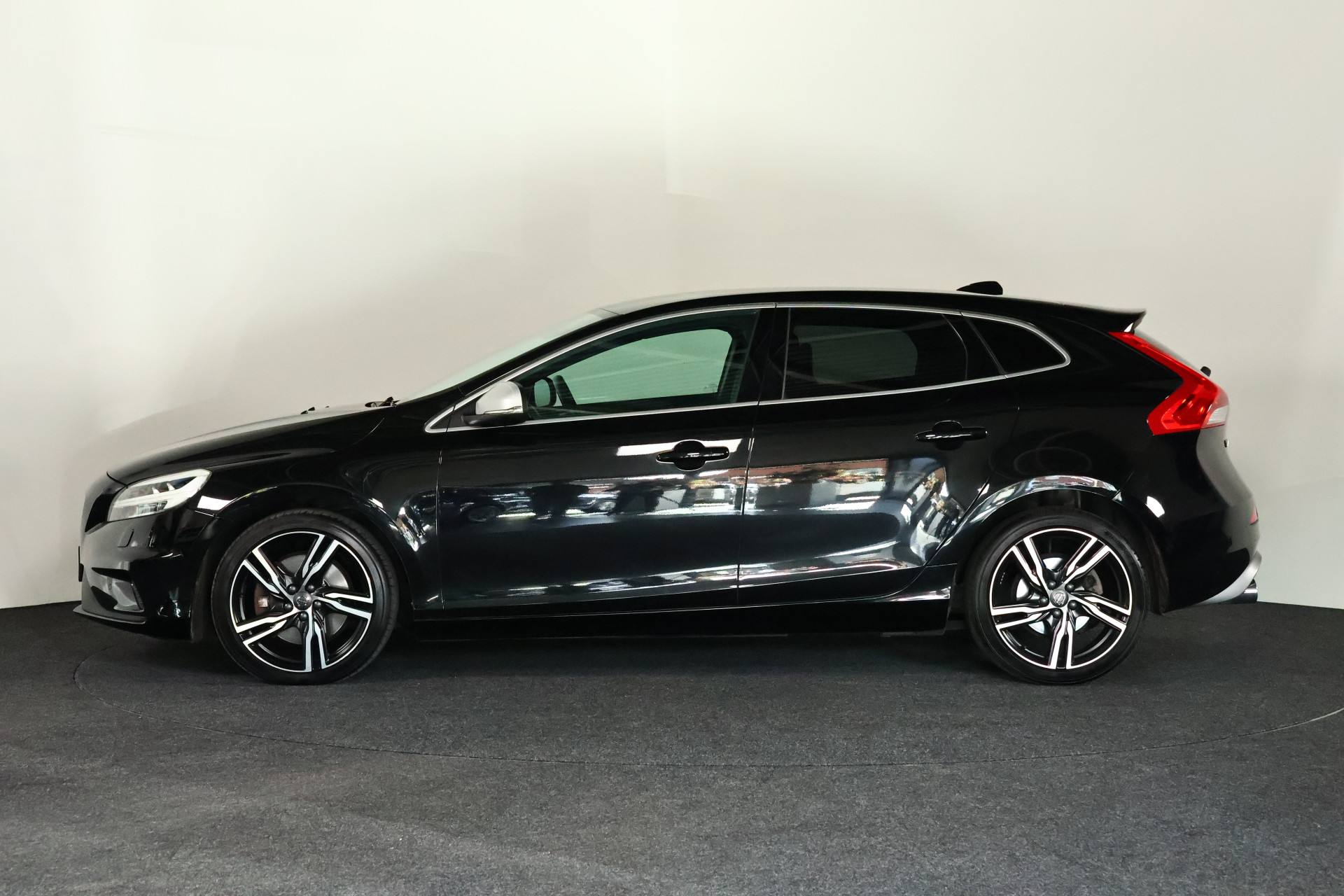 Volvo V40 2.0 D3 R-Design: foto 27
