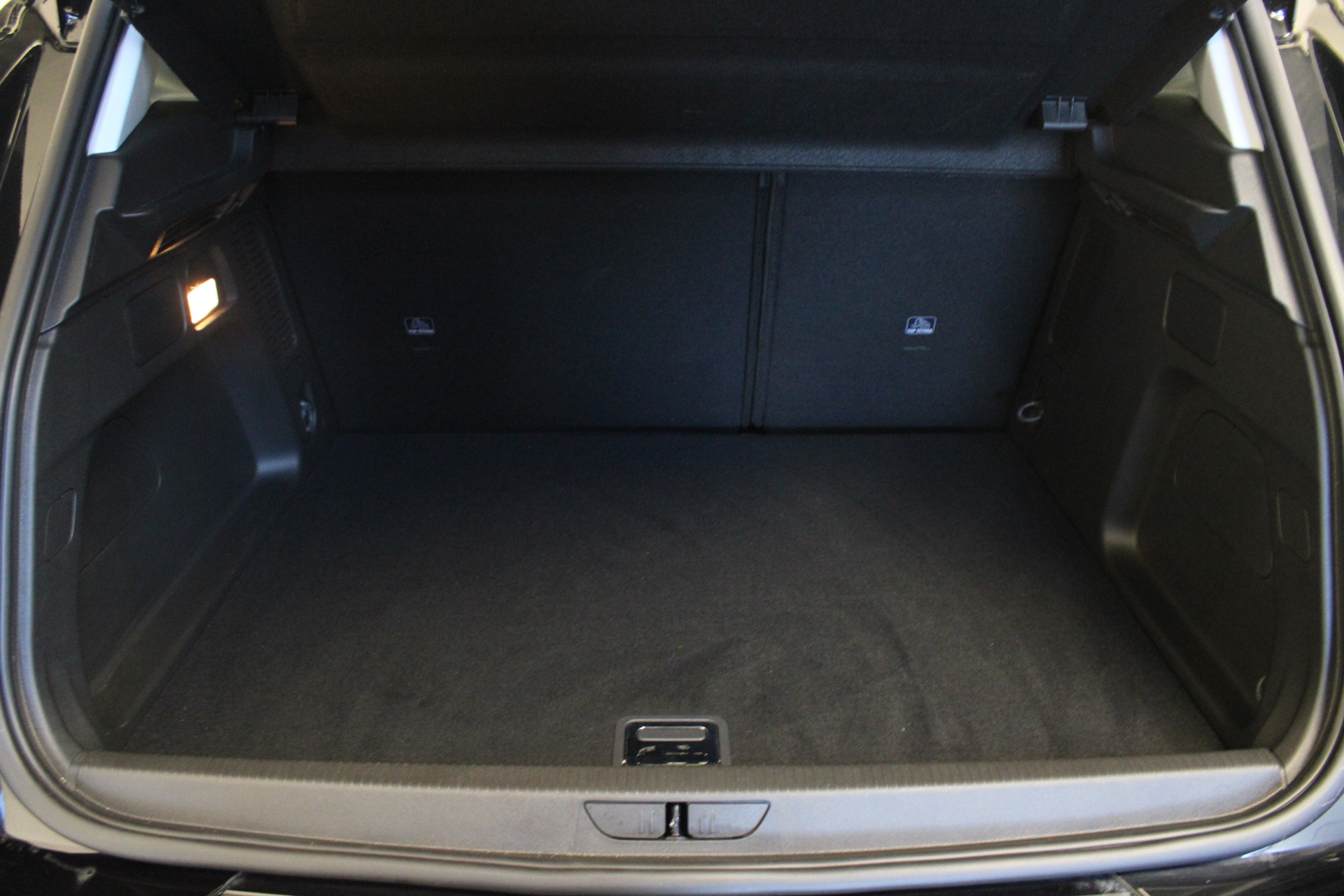 Opel Grandland 1.6 Turbo Plug-In Hybrid Business Elegance: foto 21