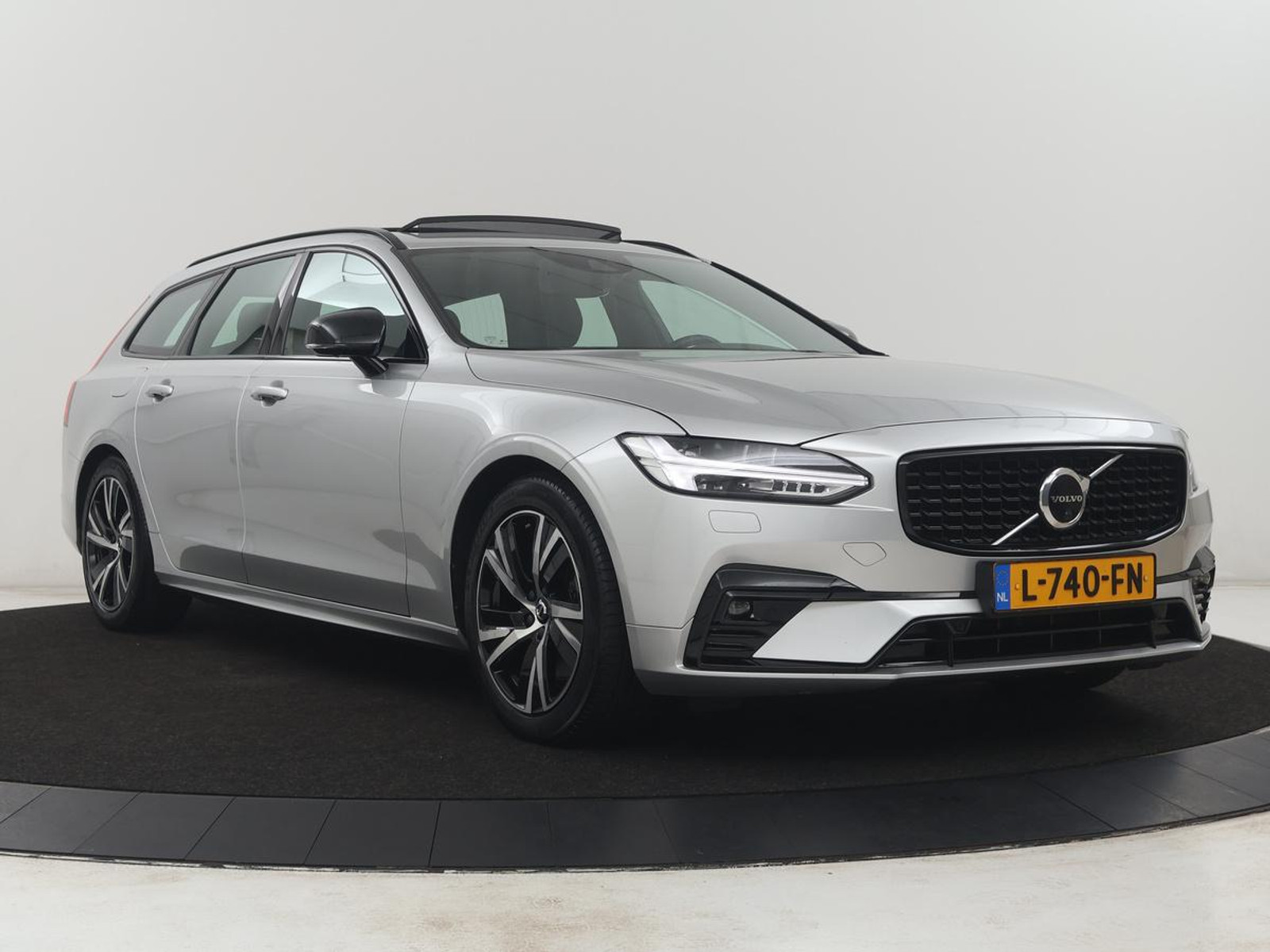 Volvo V90 2.0 B4 R-Design | Panoramadak | Leder | Stuur/stoelverwarming |: foto 48