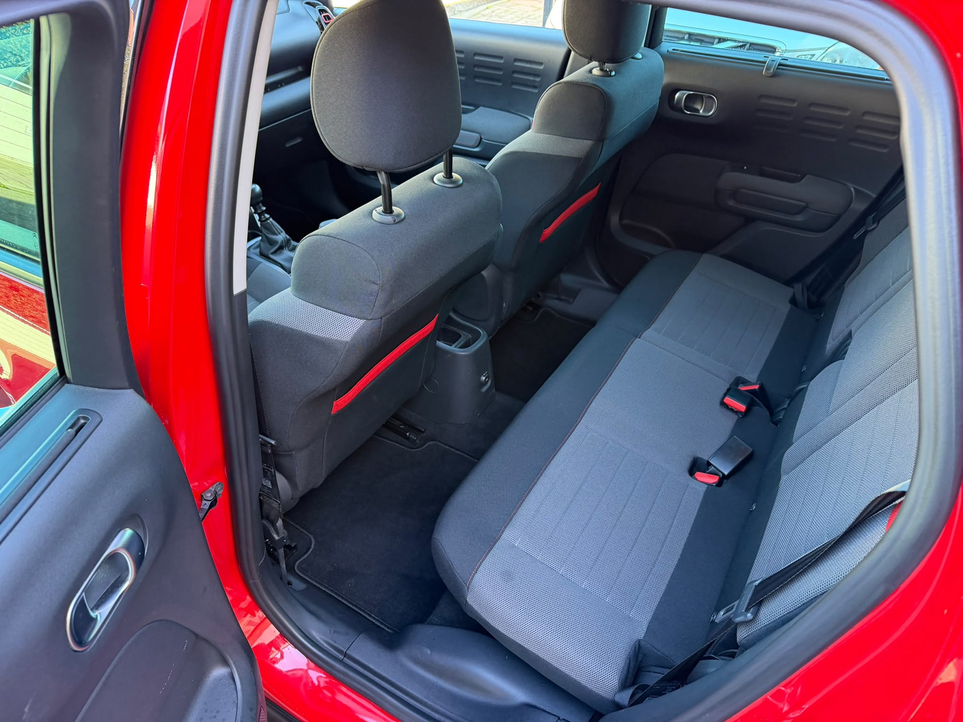 Citroën C3 Aircross 1.2 PureTech S&S Shine handgeschakeld Trekhaak, Camera achter, Cruise Control, Navigatie, Dodehoek detentie: foto 25