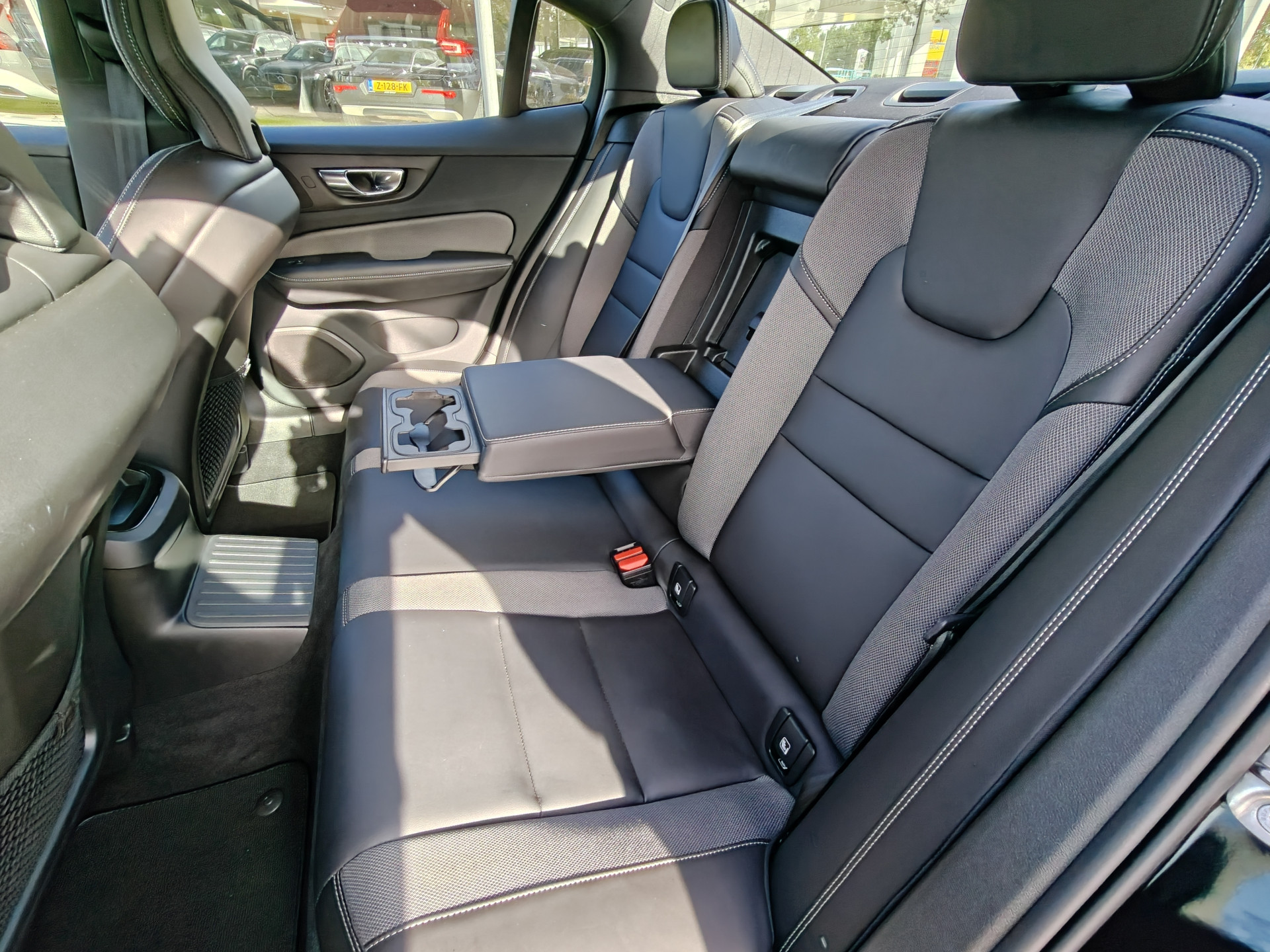 Volvo S60 T6 350PK AWD Recharge Plus Dark: foto 54