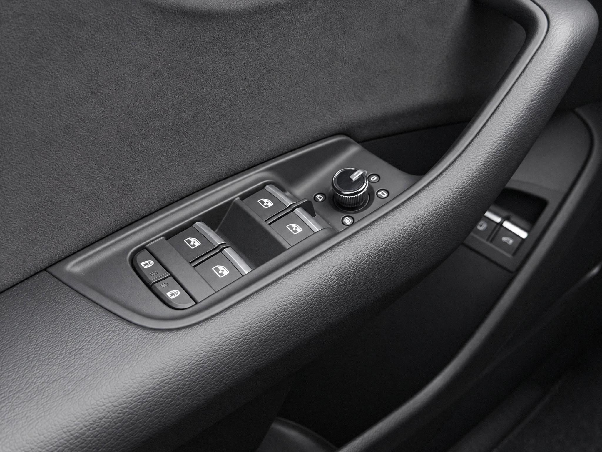Audi Q8 55 TFSI e quattro Pro Line S: foto 30